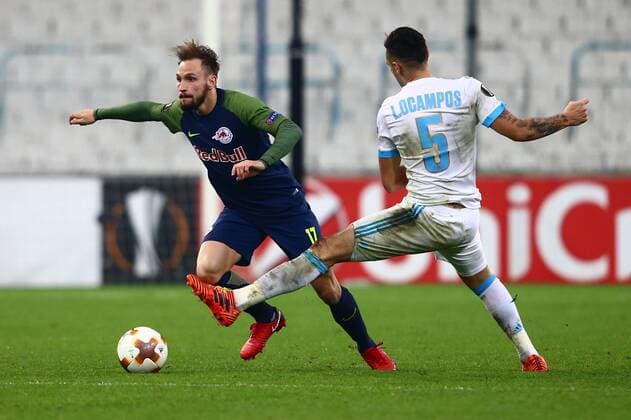 SOCCER - EL, Marseille vs RBS MARSEILLE,FRANCE,07.DEC.17 - SOCCER - UEFA Europa League, Olympique de Marseille vs Red Bull Salzburg. Image shows Andreas Ulmer (RBS) and Lucas Ocampos (Marseille). GEPAxpictures xFelixxRoittner