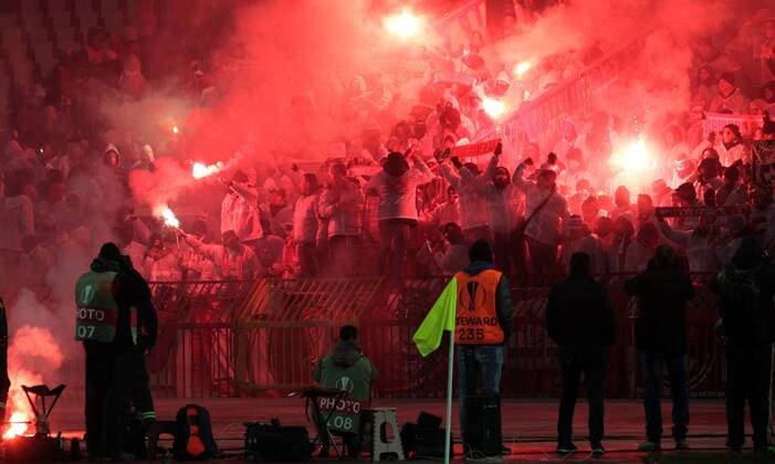 Fußball, EL, Roter Stern Belgrad - 1. FC Köln SOCCER - EL, Crvena Zvezda vs Kaln BELGRADE,SERBIA,07.DEC.17 - SOCCER - UEFA Europa League, FK Crvena Zvezda vs 1. FC Kaln. Image shows fans of Kaln. GEPAxpictures xAleksandarxDjorovic