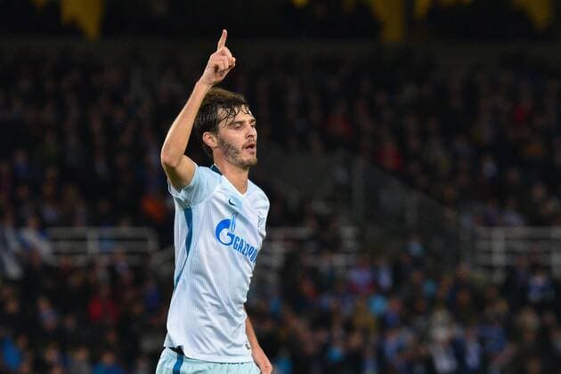 Fußball, EL, Real Sociedad San Sebastian - Zenit Moskau December 7, 2017 - San Sebastian, Guipuzcoa, Spain - Aleksandr Erokhin of Zenit celebrates with teammates after scoring during the UEFA Europa League Group L football match between Real Sociedad and Zenit at the Anata Stadium, on 7 December 2017 in San Sebastian, Spain Real Sociedad v Zenit St. Petersburg - UEFA Europa League  - ZUMAn230 20171207_zaa_n230_138 Copyright: xJosexIgnacioxUnanuex