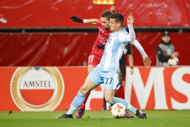 Essevee s Nill De Pauw and Lazio s Luis Felipe fight for the ball during a soccer game between Belgian club SV Zulte Waregem and Italian club Societa Sportiva Lazio, the sixth and last match of the group stage (Group K) of the UEFA Europa League competition, Thursday 07 December 2017 in Waregem. KURTxDESPLENTER  x05215229x