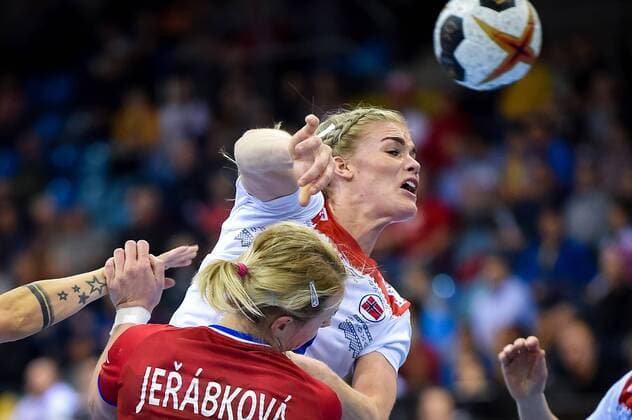 Handball, WM Damen, Tschechien - Norwegen 2017.12.07 Bietigheim-Bissingen Pilka reczna Mistrzostwa Swiata w pilce recznej kobiet Czechy - Norwegia N z Veronica Egebakken Kristiansen of Norway tries to score a goal Foto Lukasz Laskowski PressFocus 2017.12.07 Bietigheim-Bissingen IHF Women s Handball World Championship WM Weltmeisterschaft Czech Republic v Norway Veronica Egebakken Kristiansen of Norway tries to score a goal Credit: Lukasz Laskowski PressFocus NEWSPIX.PL --- Newspix.pl  20171207_LUK_258