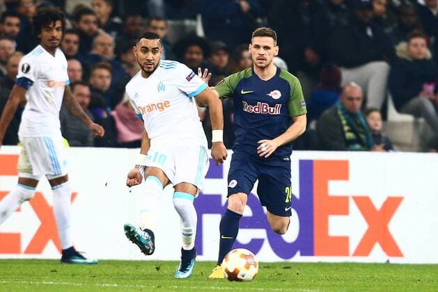 SOCCER - EL, Marseille vs RBS MARSEILLE,FRANCE,07.DEC.17 - SOCCER - UEFA Europa League, Olympique de Marseille vs Red Bull Salzburg. Image shows Dimitri Payet (Marseille) and Christoph Leitgeb (RBS). GEPAxpictures xFelixxRoittner