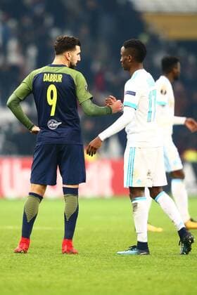 SOCCER - EL, Marseille vs RBS MARSEILLE,FRANCE,07.DEC.17 - SOCCER - UEFA Europa League, Olympique de Marseille vs Red Bull Salzburg. Image shows Munas Dabbur (RBS) and Bouna Sarr (Marseille). GEPAxpictures xFelixxRoittner