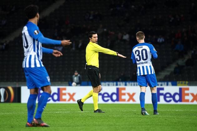 171207 Judge Tiago Martins judges punishment during the football match in the European League between Hertha Berlin and Östersund on December 7, 2017 in Berlin  Copyright: PETTERxARVIDSON BB171207PA093