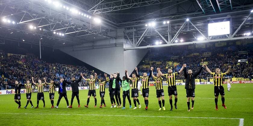 ARNHEM, Vitesse - OGC Nice, 7-12-2017, vatbal, seizan 2017-2018, Europa League, stadion de Gelredome, spelers van Vitesse vieren de overwinning Vitesse - Nice  x1850054x