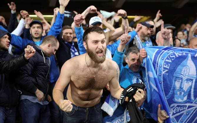 Zenit s fans cheer on their team during the UEFA Europa League 6th round groups phase match between Real Sociedad and Zenit Saint Petersburg at the Anata stadium in San Sebastian, Basque Country, Spain, 07 December 2017. Real Sociedad vs. Zenit !ACHTUNG: NUR REDAKTIONELLE NUTZUNG!  Copyright: xJavierxEtxezarretax SSB054 20171207-636482859544092492
