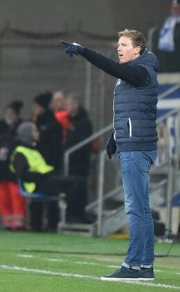 07 12 2017 xhbx Soccer Europa League TSG 1899 Hoffenheim Razgrad emspor v l Trainer Julian Nagelsmann TSG 1899 Hoffenheim gives gestures instructions gesticulating with the arms gesticulate gives Sinsheim