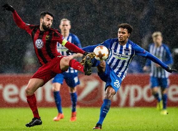 171207 Östersund Brwa Nouri and Hertha Berlins Valentino Lazaro during the football match in the European League between Hertha Berlin and Östersund on December 7, 2017 in Berlin  Copyright: PETTERxARVIDSON BB171207PA113