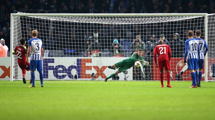 Berlin Olympiastadion Berlin Europa League Hertha BSC vs. Östersunds FK Bild Keeper Jonathan Klinsmann Holds The Penalty Soccer Europa League Hertha BSC Östersunds FK