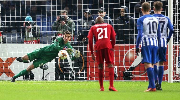 Berlin Olympiastadion Berlin Europa League Hertha BSC vs. Östersunds FK Bild Keeper Jonathan Klinsmann Holds The Penalty Soccer Europa League Hertha BSC Östersunds FK