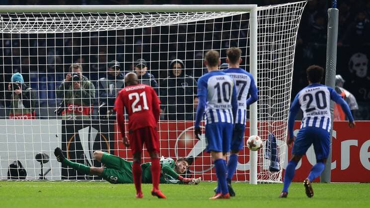 Berlin Olympiastadion Berlin Europa League Hertha BSC vs. Östersunds FK Bild Keeper Jonathan Klinsmann Holds The Penalty Soccer Europa League Hertha BSC Östersunds FK