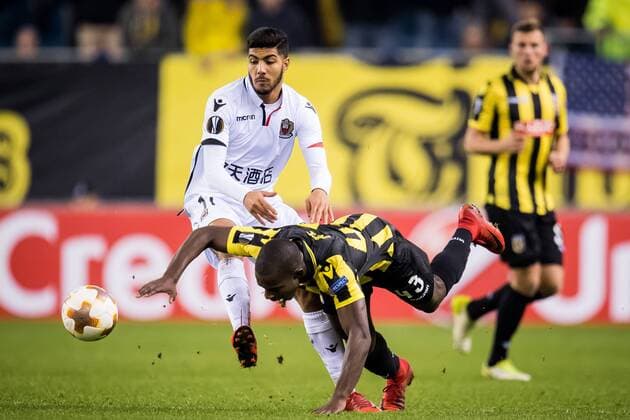 (L-R) Bassem Srarfi of OGC Nice, Lassane Faye of Vitesse during the UEFA Europa League group K match between Vitesse Arnhem and OGC Nice at Gelredome on December 07, 2017 in Arnhem, The Netherlands UEFA Europa League 2017 2018 xVIxVIxImagesx xRonaldxBonestrooxIVx 9510376