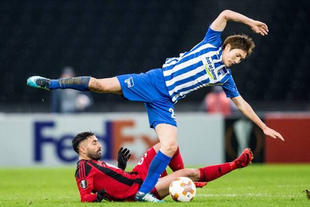 171207 Hertha Berlins Genki Haraguchi falls in battle with Östersund Saman Ghoddos during the football match in the European League between Hertha Berlin and Östersund on December 7, 2017 in Berlin  Copyright: PETTERxARVIDSON BB171207PA179