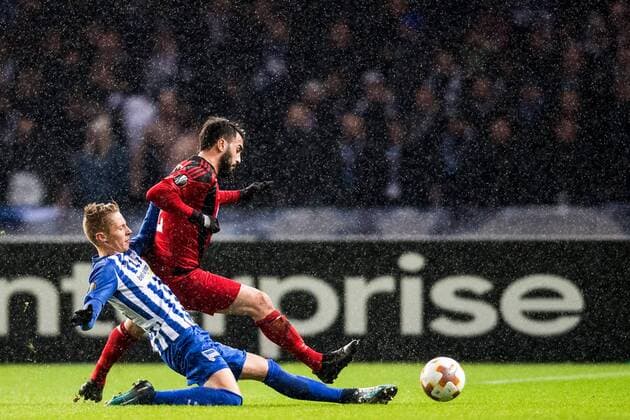 171207 Östersund Brwa Nouri and Hertha Berlin Peter Pekarik during the football match in the Europa League between Hertha Berlin and Östersund on December 7, 2017 in Berlin  Copyright: PETTERxARVIDSON BB171207PA181