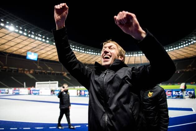171207 Östersund coach Graham Potter celebrates the football match in the Europa League between Hertha Berlin and Östersund on December 7, 2017 in Berlin  Copyright: PETTERxARVIDSON BB171207PA239