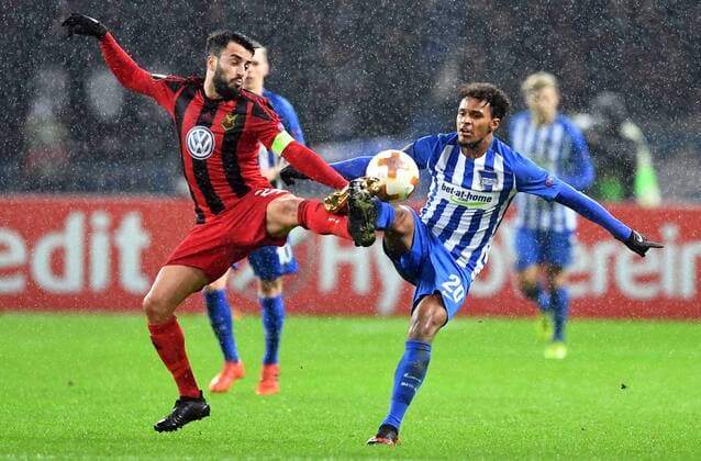 Brwa Nouri Östersund left right Valentino Lazaro Hertha BSC Hertha BSC Berlin Östersunds FK Europa League Group Stage Soccer Match soccer Men Men Germany Germany Berlin 7 12 2017 Olympiastadion