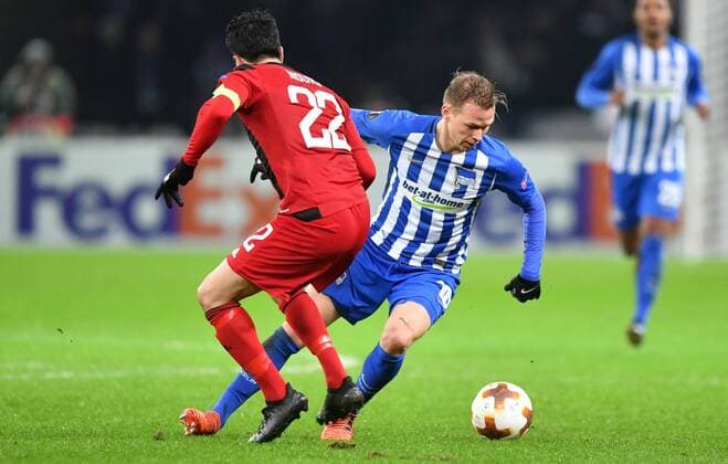 Ondrej Duda Hertha BSC on the ball in front Brwa Nouri Östersund Hertha BSC Berlin Östersunds FK Europa League group stage return leg soccer football soccer Men Men Men Germany Germany Berlin 7 12 2017 Olympiastadion