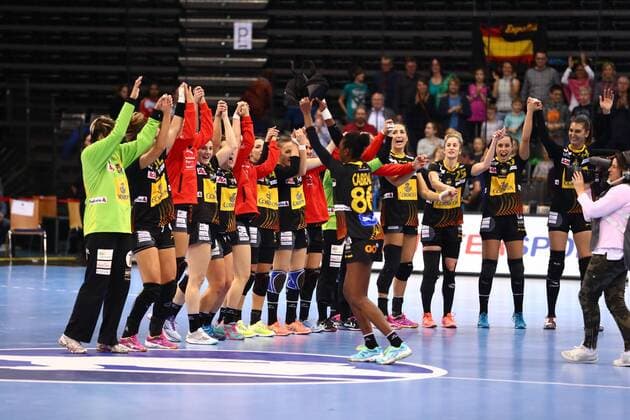 The Spanish team celebrates the draw Spain vs France IHF Women Handball World Cup 07 12 2017 Photographer Neis Eibner Trier Copyright: xEibner-Pressefoto AlexanderxNeisx EP_ANS