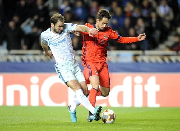 Partido de la Europa League entre la Real Sociedad y el Zenit. En la imagen, Mevlja y Zanuzaj.Europa League match between Real Sociedad and Zenit. In this picture, Mevlja and Zanuzaj. 