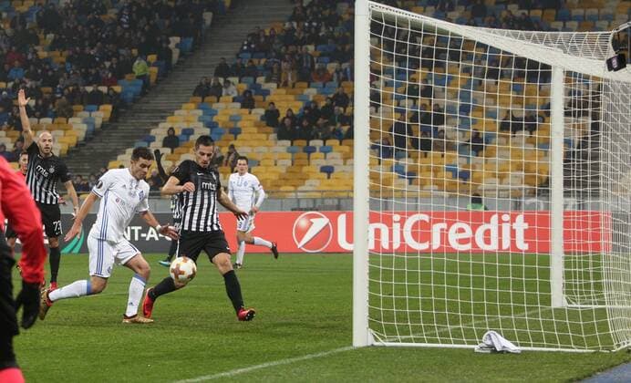 December 7, 2017 - Kiev, Ukraine - Dynamo s Junior Moraes (2nd L) kicks the ball to score during the UEFA Europa League group stage football match between Dynamo Kyiv and FK Partizan in Kiev on December 7, 2017. Dinamo Kiev v Partizan - UEFA Europa League  - ZUMAn230 20171207_zaa_n230_597 Copyright: xSergiixKharchenkox