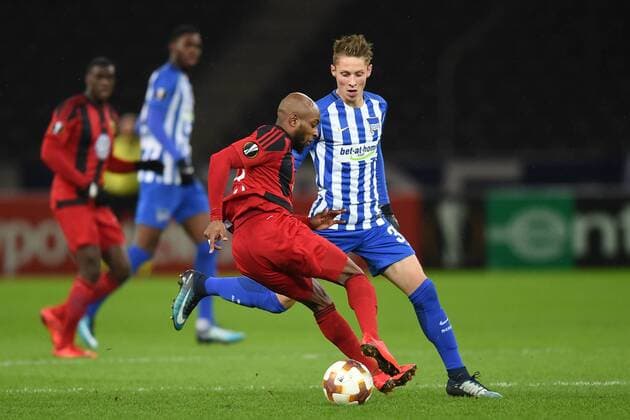 Soccer Men Season 2017 2018 UEFA Europa League Group J 6 Gameday in Berlin Hertha BSC Östersunds FK Fouad Bachirou No 21 Östersunds FK Palko Dardai No 32 Hertha BSC 07 12 17 Copyright: xMichaelxHundtx xMatthiasxKochx