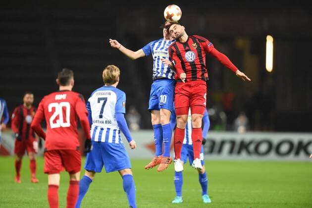 Hertha BSC Östersunds FK o20 Alexander Esswein No 7 Hertha BSC Ondrej Duda No 10 Hertha BSC Sotiris Papagiannopoulos No 4 Östersunds FK 07 12 17 Copyright: xMichaelxHundtx xMatthiasxKochx