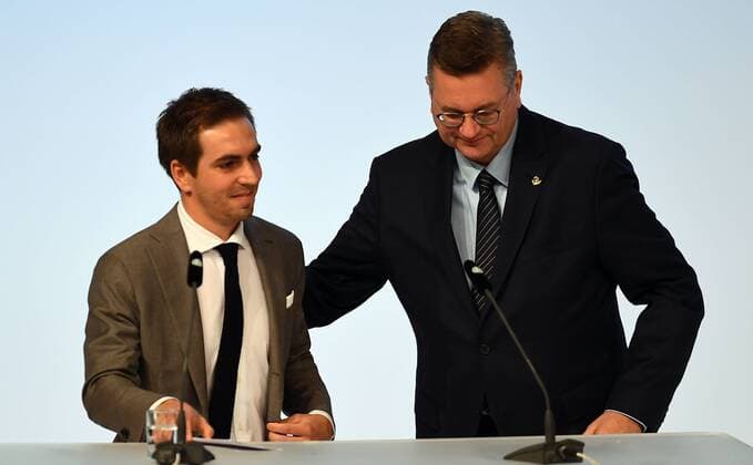 08 12 2017 xjhx Football Extraordinary DFB Bundestag 2017 emspor v l Honorary Leader Philipp Lahm honoring Em Ambassador DFB President Reinhard Grindel German Football Federation Frankfurt am Main
