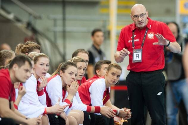 Handball, WM Damen, Argentinien - Polen 2017.12.08 Bietigheim-Bissingen Pilka reczna Mistrzostwa Swiata w pilce recznej kobiet Argentyna - Polska N z Leszek Krowicki head coach of Poland reacts Foto Lukasz Laskowski PressFocus NEWSPIX.PL 2017.12.08 Bietigheim-Bissingen IHF Women s Handball World Championship WM Weltmeisterschaft Argentina v Poland Leszek Krowicki head coach of Poland reacts Credit: Lukasz Laskowski PressFocus --- Newspix.pl  20171208_LUK_024
