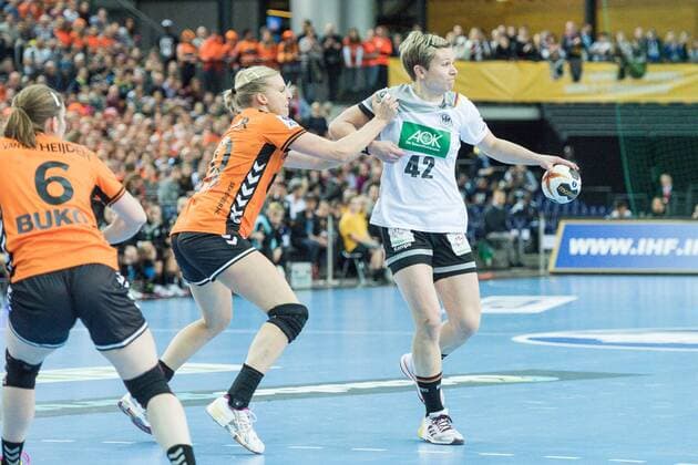GER IHF WC 2017 Germany GER vs Netherlands NLD 08 12 2017 Arena Leipzig GER IHF WC 2017 Germany GER vs Netherlands NLD pictured Friederike Gubernatis 42 Germany Danick Snelder 10 Netherlands nordphotoxDostmann nph00325