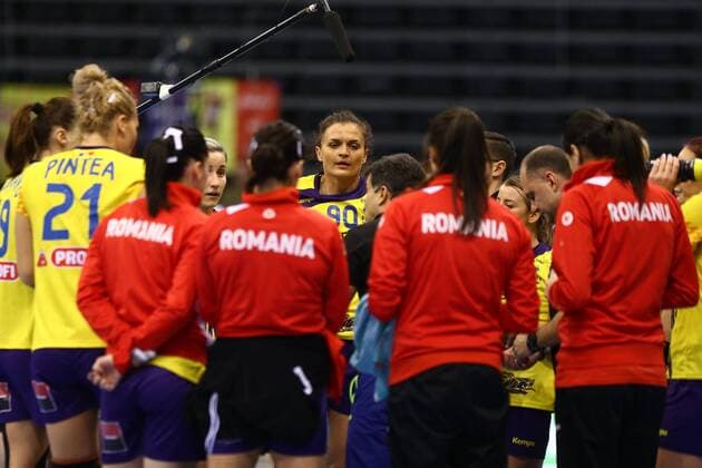Timeout of the Romanians France vs Romania IHF Women Handball World Cup 08 12 2017 Photographer Neis Eibner Trier Copyright: xNeisx Eibner-Pressefotox EP_ans