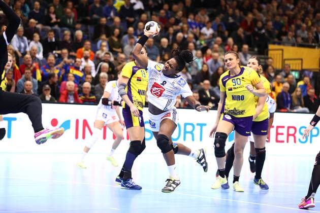 Laurisa Landre France toss France vs Romania IHF Womens Handball World Cup 08 12 2017 Photographer Neis Eibner Trier Copyright: xNeisx Eibner-Pressefotox EP_ans