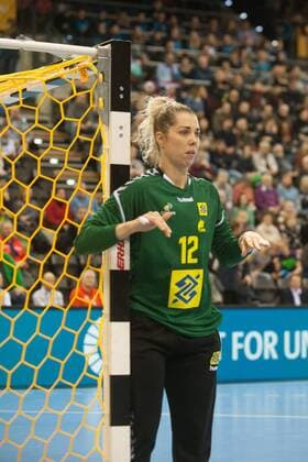 GER GER WM 2017 Brazil BRA vs Montenegro MNE 08 12 2017 EWE Arena Oldenburg Germany 23 IHF World Championship 2017 Womens first round Group C Brazil vs Montenegro in the picture Barbara ARENHART Brazil 12 Nordphotox xRojahn nph00300