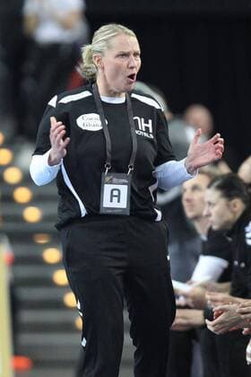 Germany Netherlands Handball Women WC Leipzig 08 12 2017 Arena Leipzig World Cup 2017 Handball Women Preliminary Group D Germany GER vs Netherlands NED Pictured v l Coach Helle THOMSEN Netherlands