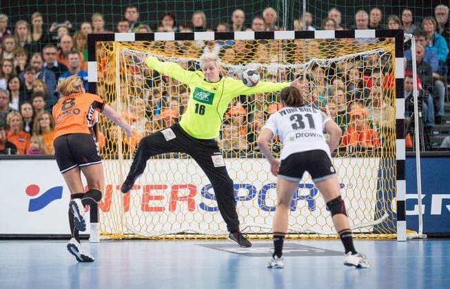 GER IHF WC 2017 Germany GER vs Netherlands NLD 08 12 2017 Arena Leipzig GER IHF WC 2017 Germany GER vs Netherlands NLD Pictured Clara Woltering 16 Germany Lois Abbingh 8 Netherlands nordphotoxDostmann nph00325