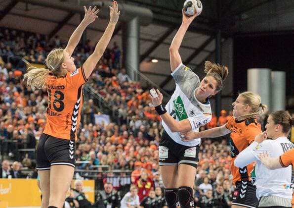 GER IHF World Cup 2017 Germany GER vs Netherlands NLD 08 12 2017 Arena Leipzig GER IHF World Cup 2017 Germany GER vs Netherlands NLD image Xenia Smits 11 Germany Kelly Dulfer 18 Netherlands nordphotoxDostmann nph00325