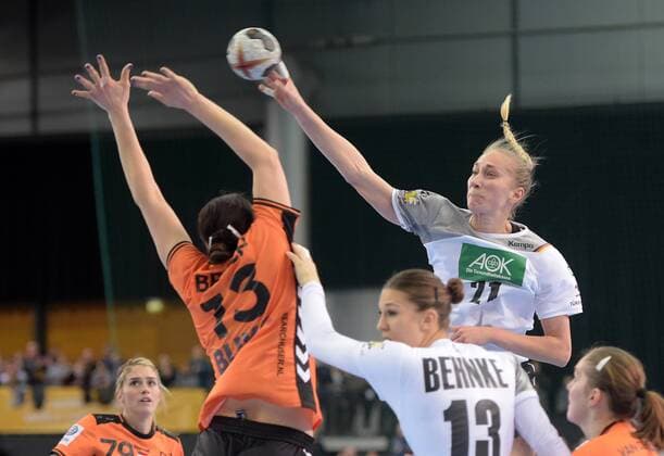 Nadja Mansson GER 21 in the match Germany GER vs Netherlands NED Handball Women Preliminary Round IHF World Cup Leipzig 08 12 2017 Leipzig Copyright: xModlax Eibner-Pressefotox EP_cma