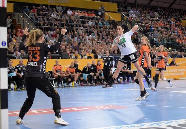 Svenja Huber GER 23 in the match against Tess Wester NED 33 in the match Germany GER vs Netherlands NED Handball Women Preliminary Round IHF World Cup Leipzig 08 12 2017 Leipzig Copyright: xModlax Eibner-Pressefotox EP_cma