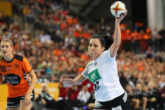 Germany Germany vs Netherlands Netherlands 08 12 2017 23rd IHF Women s Handball World Championship Germany 2017 Preliminary Round Group D Germany vs Netherlands Arena Leipzig Handball World Cup Womens Group Preliminary Group D Germany vs Netherlands Netherlands Pictured xjkx