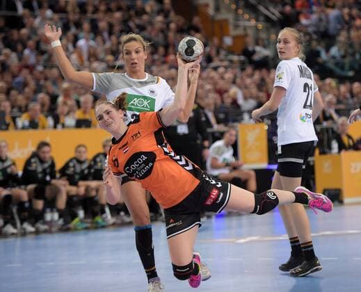 Angie Geschke GER 26 Laura Van der Heijden NED 6 Nadja Mansson GER 21 l r Germany GER vs Netherlands NED Handball Women Preliminary Round IHF World Cup Leipzig 08 12 2017 Leipzig Copyright: xModlax Eibner-Pressefotox EP_cma