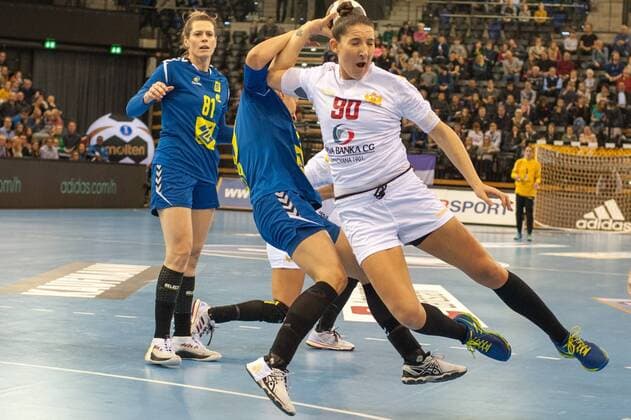 GER IHF World Cup 2017 Brazil BRA vs Montenegro MNE 08 12 2017 EWE Arena Oldenburg Germany 23 IHF World Championship 2017 Womens first round Group C Brazil vs Montenegro in the picture Patricia MACHADO Brazil 49 Jessica RIBEIRO Brazil 10 Milena RAICEVIC MNE 90 Nordphotox xRojahn nph00300