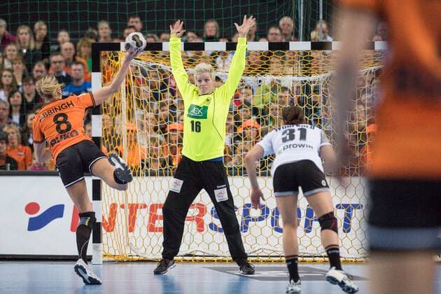 GER IHF WC 2017 Germany GER vs Netherlands NLD 08 12 2017 Arena Leipzig GER IHF WC 2017 Germany GER vs Netherlands NLD Pictured Clara Woltering 16 Germany Lois Abbingh 8 Netherlands nordphotoxDostmann nph00325