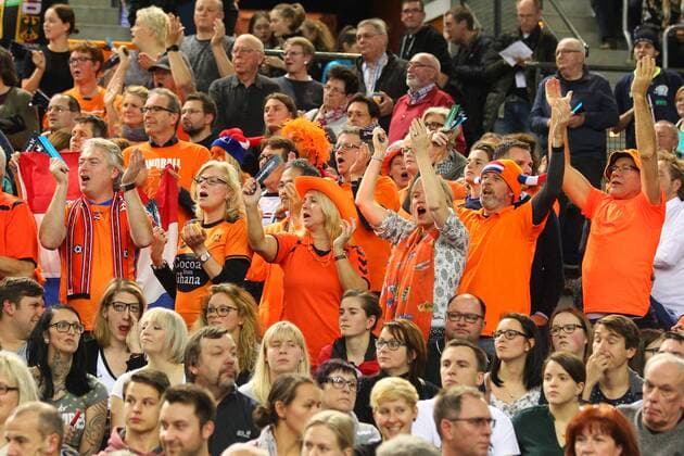Germany Germany vs Netherlands Netherlands 08 12 2017 23rd IHF Women s Handball World Championship Germany 2017 Preliminary round Group D Germany vs Netherlands Arena Leipzig Handball World Cup Womens Preliminary Group D Germany vs Netherlands Netherlands Pictured Fans Spectator Supporter Spectators xjkx