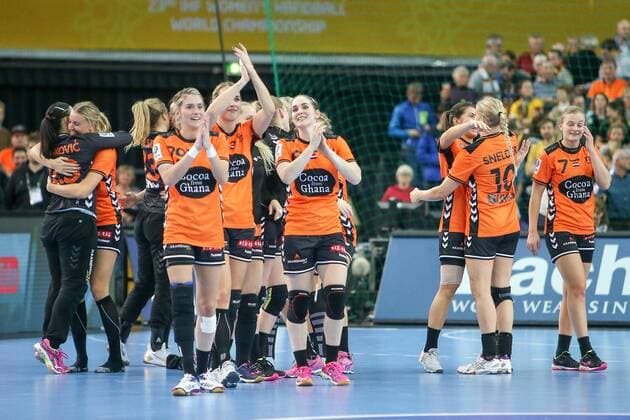 Germany Netherlands Handball Women World Cup Leipzig 08 12 2017 Arena Leipzig World Cup 2017 Handball Women Preliminary Group D Germany GER vs Netherlands NED 23 31 10 18 In the picture Dutch players cheer for victory