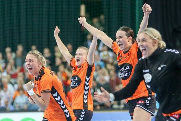 Germany Netherlands Handball Women World Cup Leipzig 08 12 2017 Arena Leipzig World Cup 2017 Handball Women Preliminary Group D Germany GER vs Netherlands NED 23 31 10 18 In the picture Dutch players cheer for victory