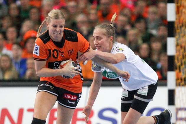 Germany Netherlands Handball Women WC Leipzig 08 12 2017 Arena Leipzig World Cup 2017 Handball Women Preliminary Group D Germany GER vs Netherlands NED Pictured l l Danick SNELDER 10 Netherlands and Nadja Mansson 21 Germany