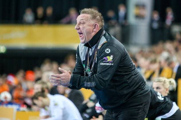 Germany Netherlands Handball Women World Cup Leipzig 08 12 2017 Arena Leipzig World Cup 2017 Handball Women Preliminary Group D Germany GER vs Netherlands NED image v l National coach Michael Biegler Germany