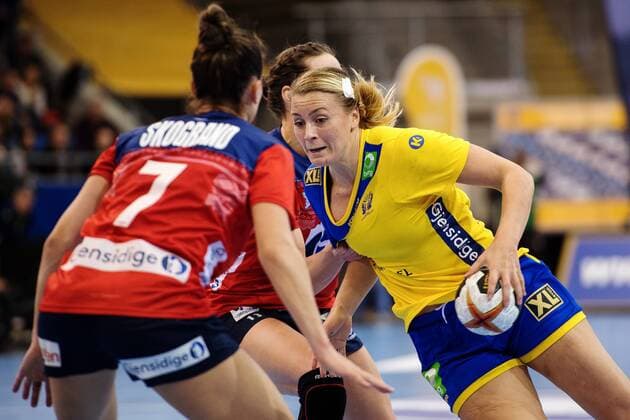 171208 Swedens Isabelle Gullden in the match between Norway and Sweden during the World Cup on 8 December 2017 in Bietigheim Bissingen  Copyright: CARLxSANDIN BB171208CS035