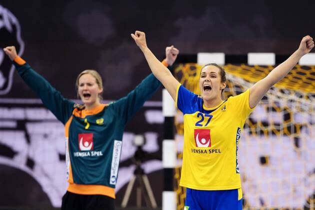 171208 Swedens malady Johanna Bundsen and Sabina Jacobsen are celebrating the match between Norway and Sweden during the World Cup on 8 December 2017 in Bietigheim Bissingen  Copyright: CARLxSANDIN BB171208CS036