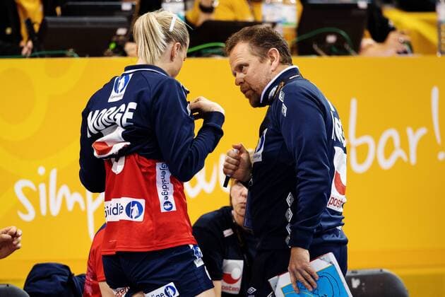 171208 Norways Heidi Loke gets ready to jump in and be instructed by the federation Thorir Hergeirsson in the match between Norway and Sweden during the World Cup on 8 December 2017 in Bietigheim Bissingen  Copyright: CARLxSANDIN BB171208CS040