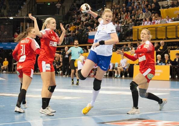 GER IHF World Cup 2017 Denmark DEN vs Russia RUS 08 12 2017 EWE Arena Oldenburg Germany 23 IHF World Championship 2017 Women first round Group C Denmark vs Russia in picture Stine JORGENSEN DEN 28 Sarah IVERSEN DEN 5 Kseniia MAKEEVA RUS 19 Nordphotox xRojahn nph00300
